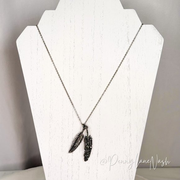 Vintage Jewelry - Vintage Two Feathers Black Rhinestone Pendant Necklace